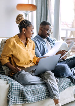Man and woman sitting on the couch 